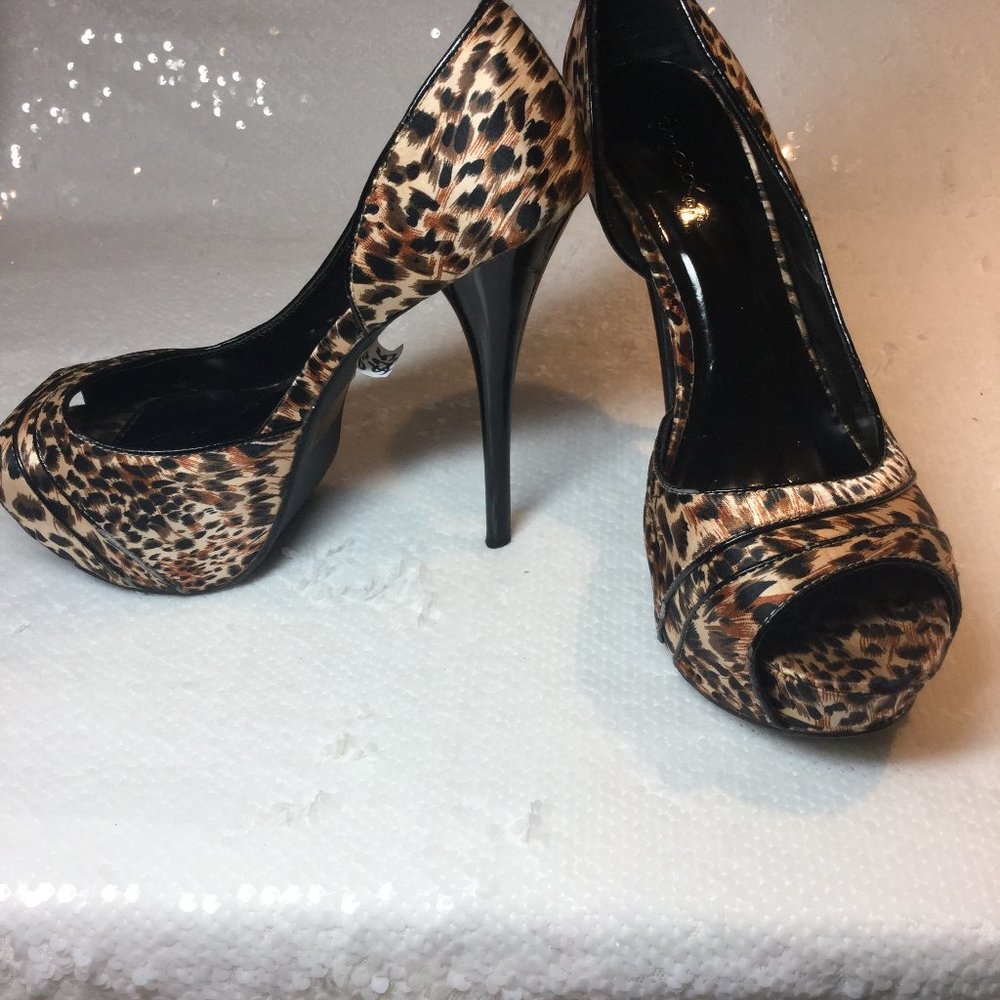 QUPID  Leopard Print Silk Material Open Toe Size 8.5